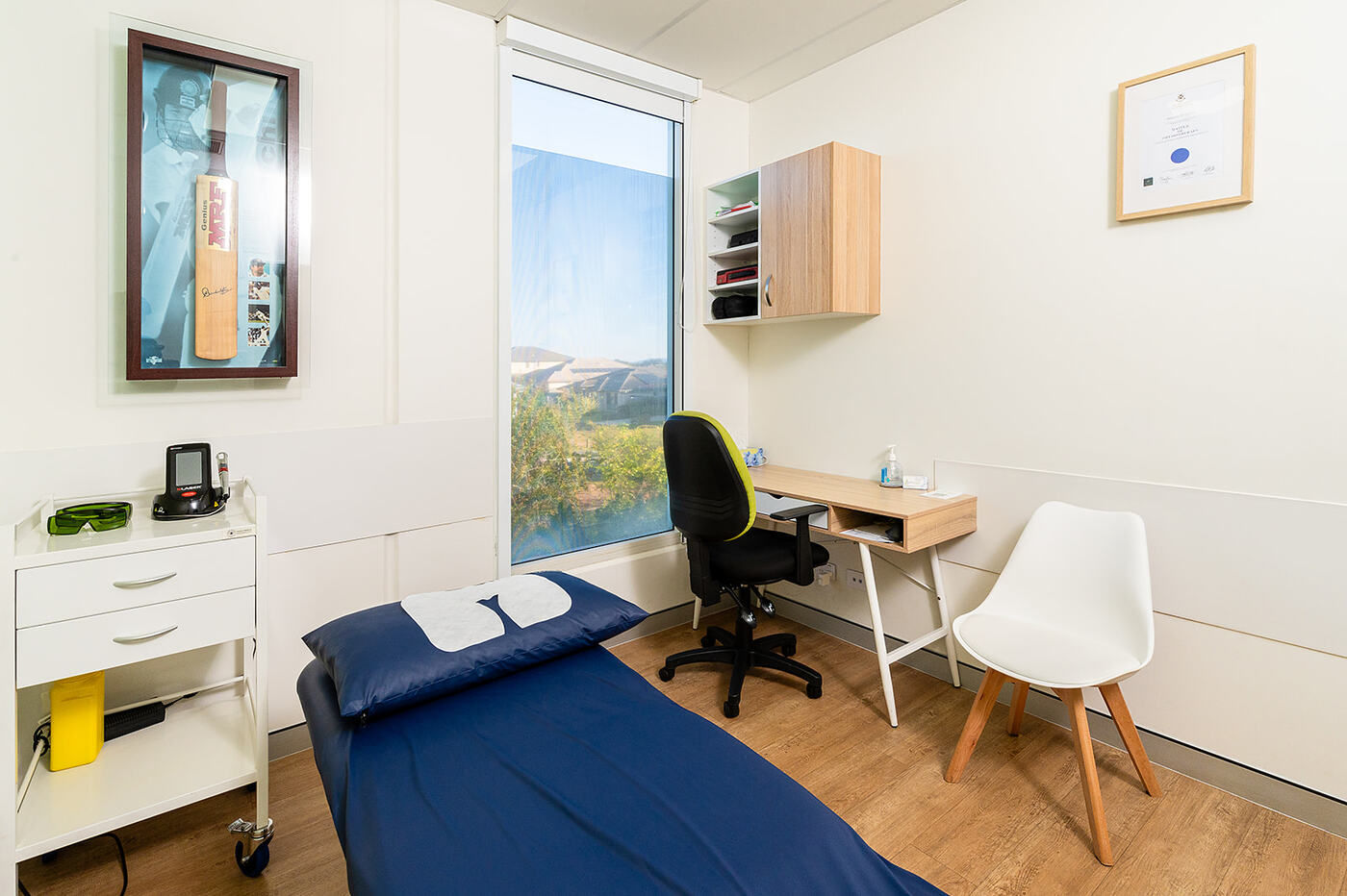 Treatment room with the high-power laser unit and safety glasses